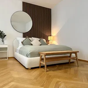 Designer Near Main Station , Wiedeń Austria